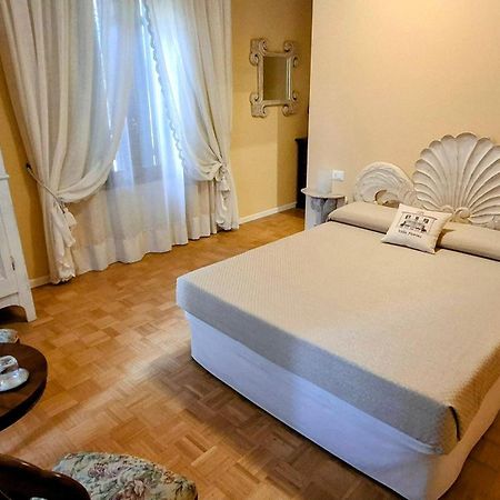 Moniga del Garda B&B Villa Fiorini מראה חיצוני תמונה