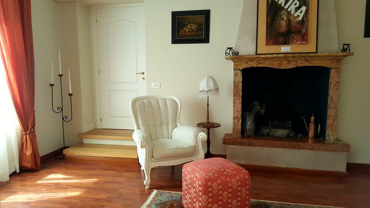 Moniga del Garda B&B Villa Fiorini מראה חיצוני תמונה