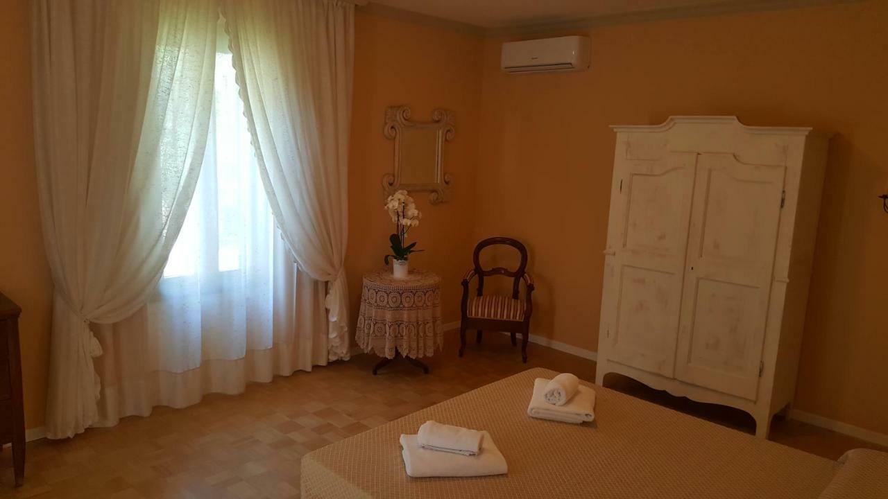 Moniga del Garda B&B Villa Fiorini מראה חיצוני תמונה