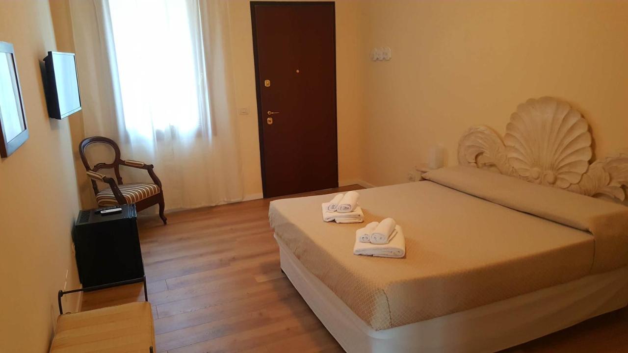Moniga del Garda B&B Villa Fiorini מראה חיצוני תמונה